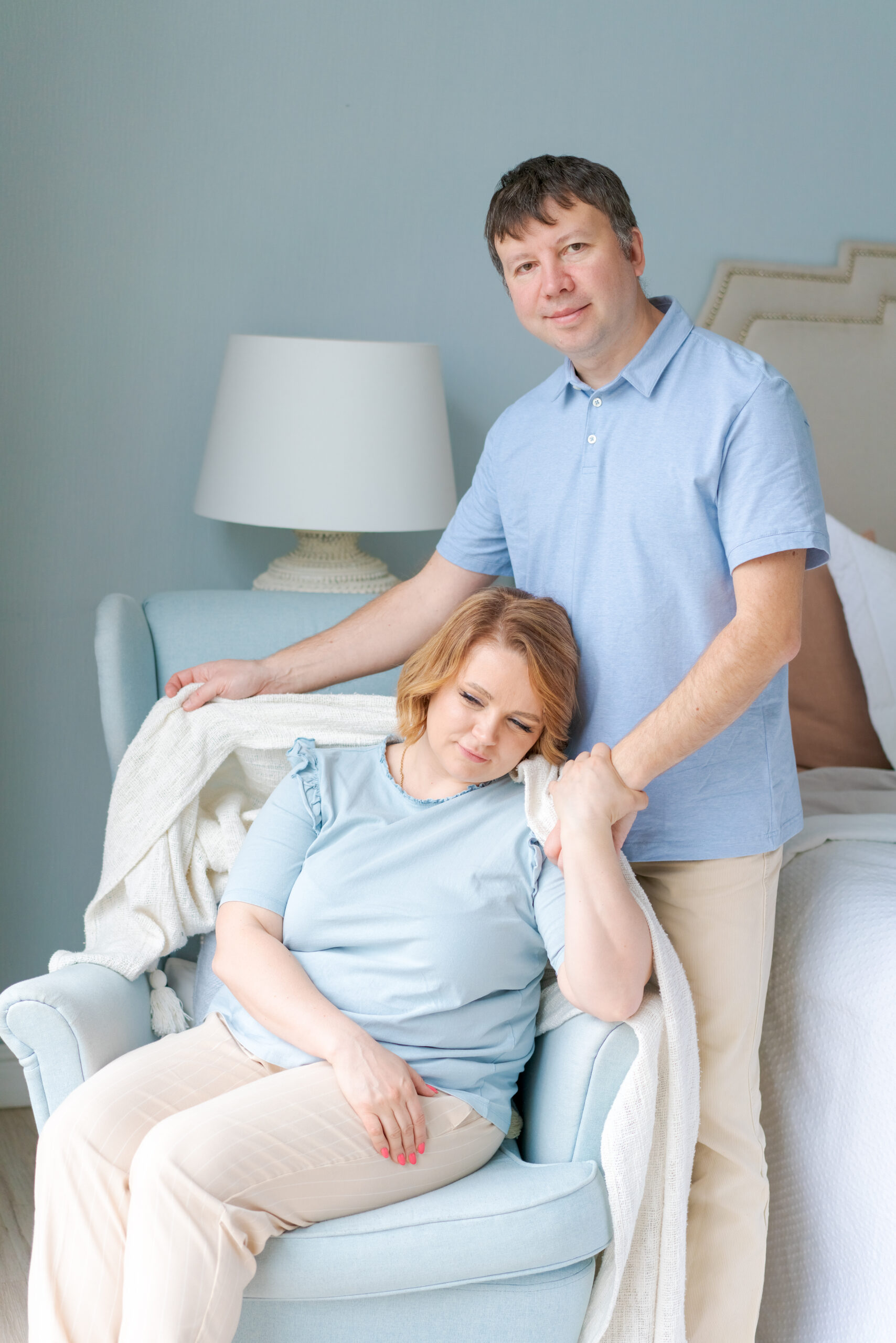 Man supporting woman at home – Personalised Complex Wound Care Nursing Support by Connectors Wellbeing
